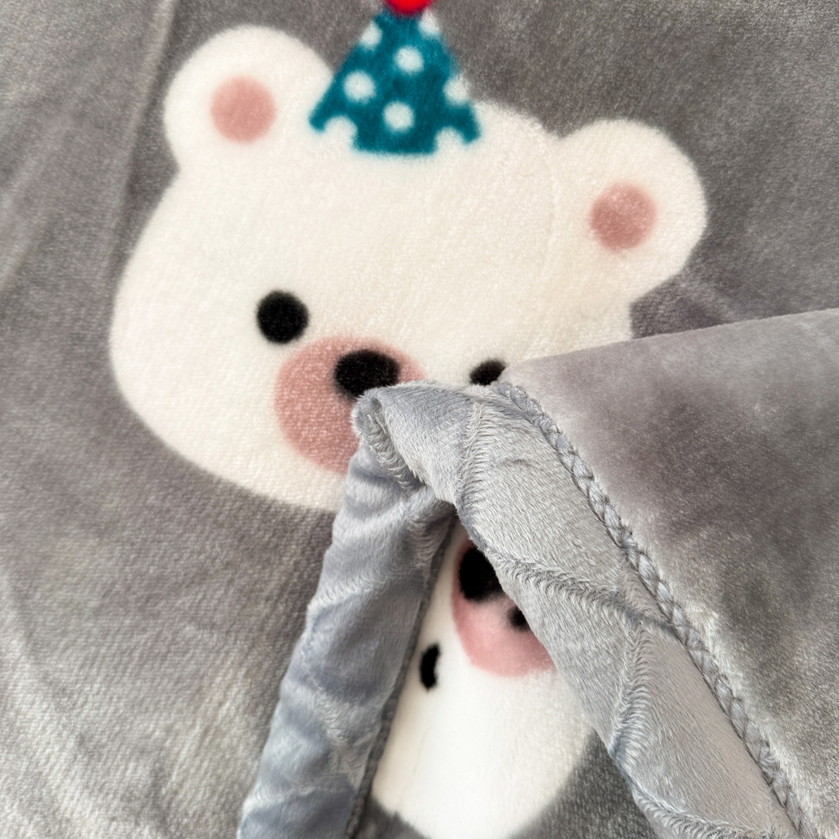 91家纺网 家纺一手货源 找家纺 丹兰 2025新款大版拉舍尔毛毯 新版 76#幸运熊