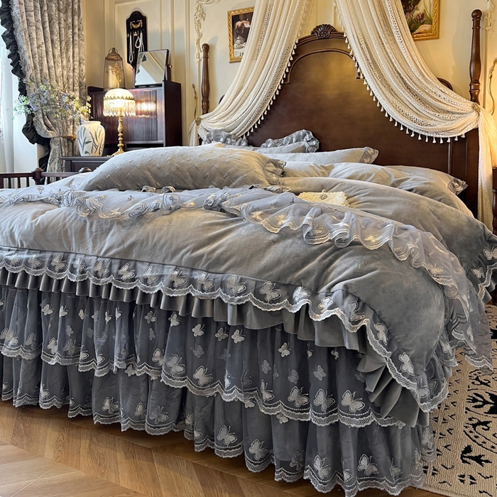 91家纺网 家纺一手货源 找家纺 瑞宝 2025新款宝宝绒夹棉床裙三件套-香奢丽影 香奢丽影-高级灰