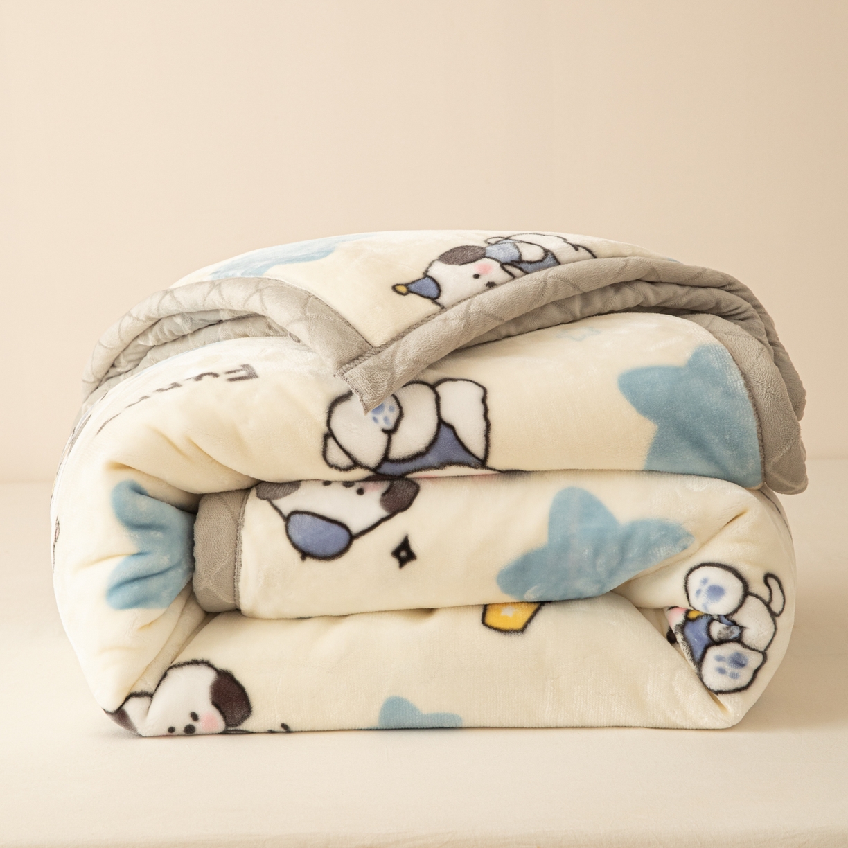 91家纺网 家纺一手货源 找家纺 丹兰 2025新款大版拉舍尔毛毯 新版 77#奶油小狗