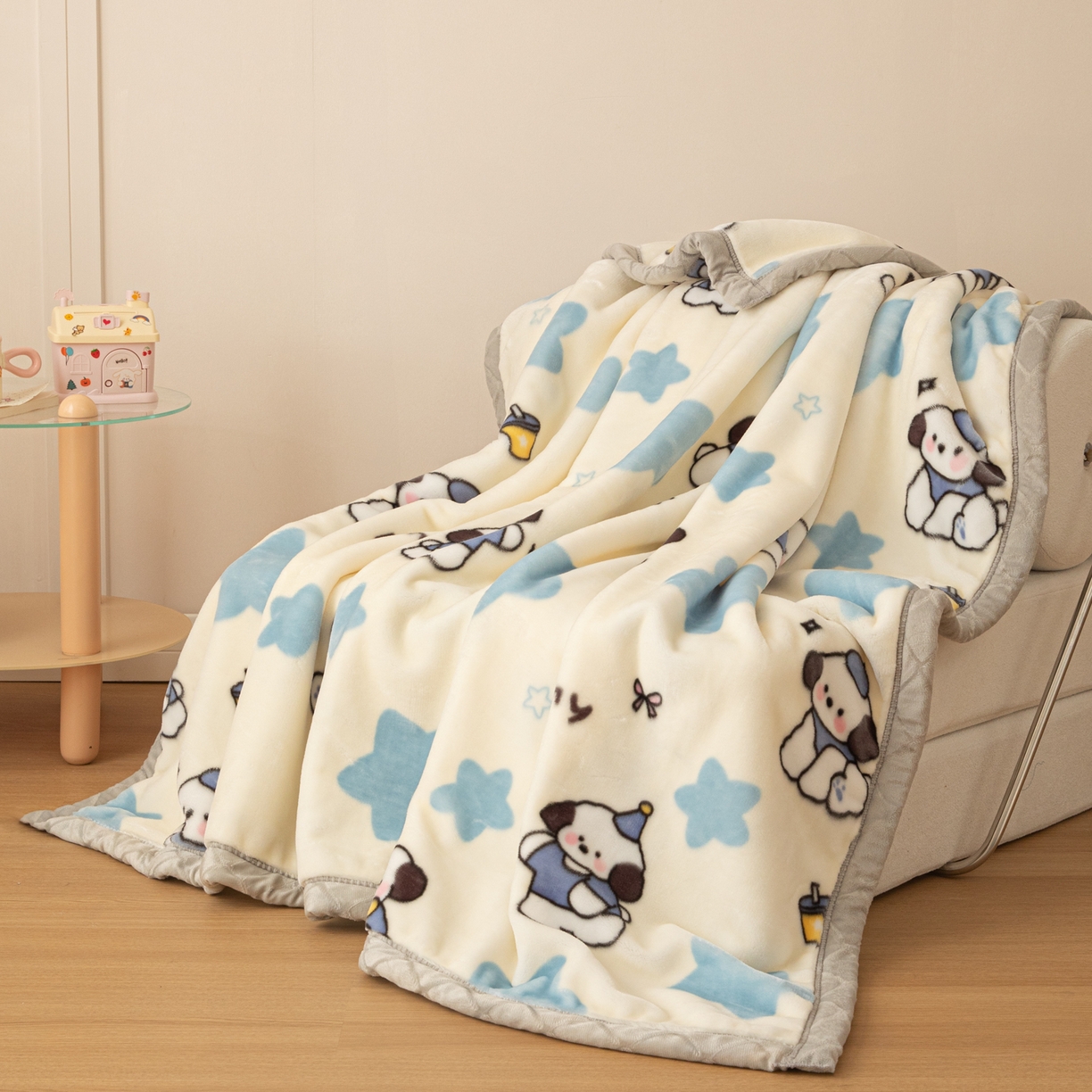 91家纺网 家纺一手货源 找家纺 丹兰 2025新款大版拉舍尔毛毯 新版 77#奶油小狗