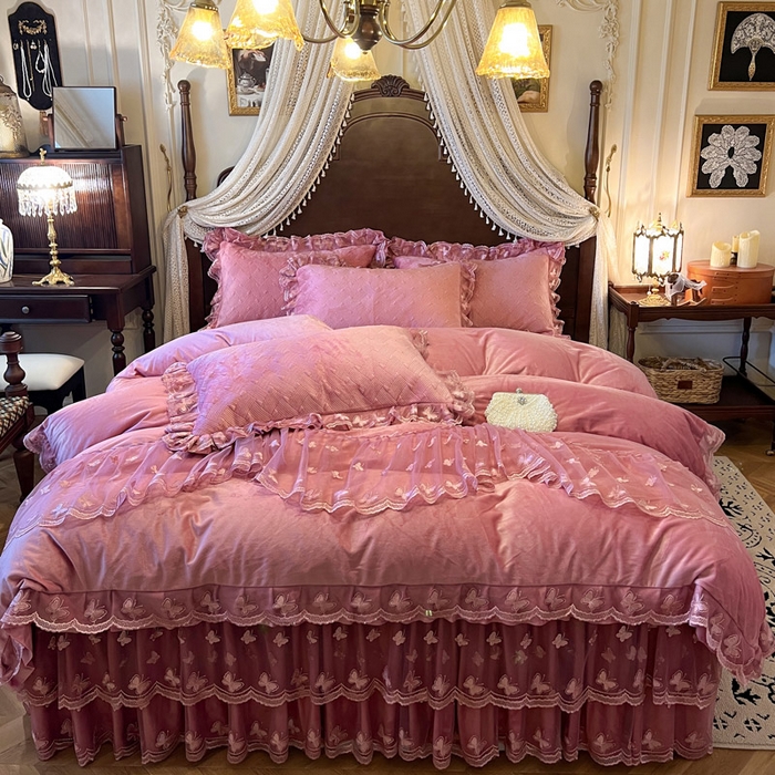 91家纺网 家纺一手货源 找家纺 瑞宝 2025新款宝宝绒夹棉床裙三件套-香奢丽影 香奢丽影-豆沙