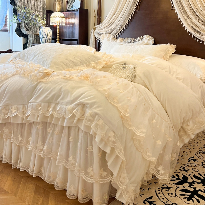 91家纺网 家纺一手货源 找家纺 瑞宝 2025新款宝宝绒夹棉床裙三件套-香奢丽影 香奢丽影-奶油白