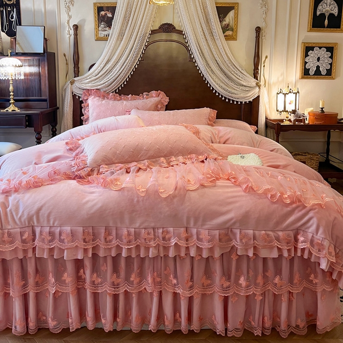 91家纺网 家纺一手货源 找家纺 瑞宝 2025新款宝宝绒夹棉床裙四件套-香奢丽影 香奢丽影-樱花粉