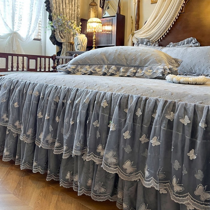 91家纺网 家纺一手货源 找家纺 瑞宝 2025新款宝宝绒夹棉床裙四件套-香奢丽影 香奢丽影-高级灰