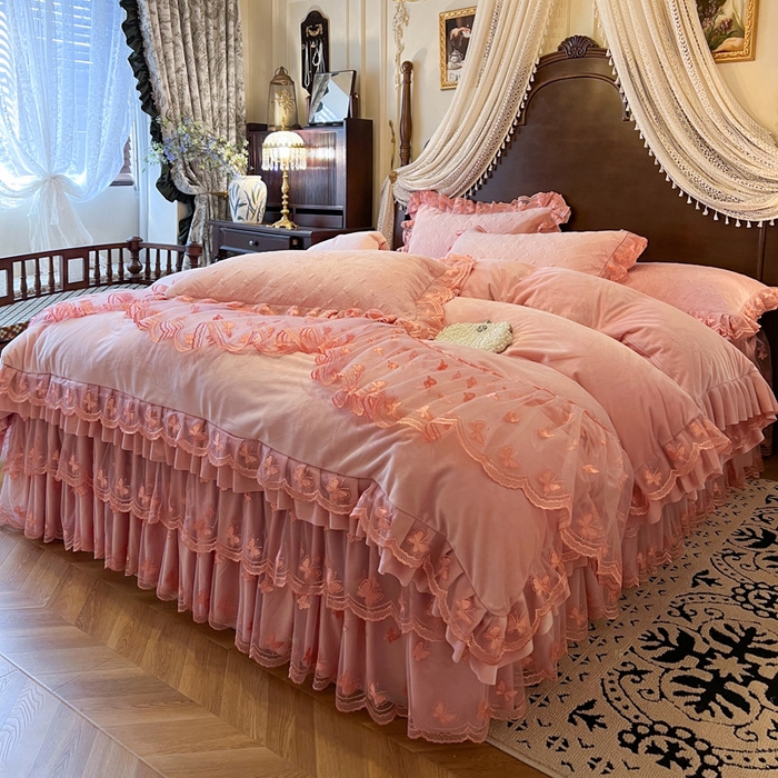 91家纺网 家纺一手货源 找家纺 瑞宝 2025新款宝宝绒夹棉床裙四件套-香奢丽影 香奢丽影-樱花粉