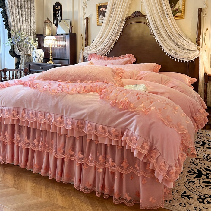 91家纺网 家纺一手货源 找家纺 瑞宝 2025新款宝宝绒夹棉床裙四件套-香奢丽影 香奢丽影-樱花粉