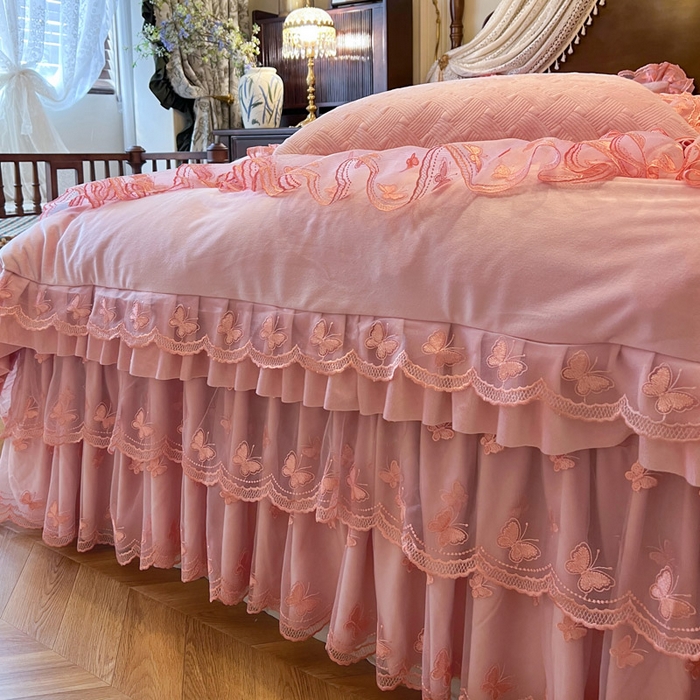 91家纺网 家纺一手货源 找家纺 瑞宝 2025新款宝宝绒夹棉床裙四件套-香奢丽影 香奢丽影-樱花粉