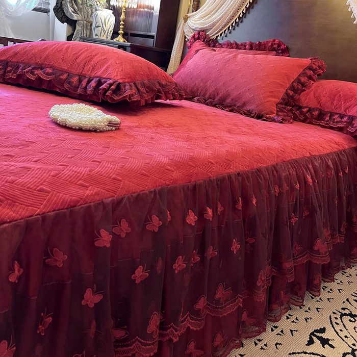 91家纺网 家纺一手货源 找家纺 瑞宝 2025新款宝宝绒夹棉床裙四件套-香奢丽影 香奢丽影-胭脂红