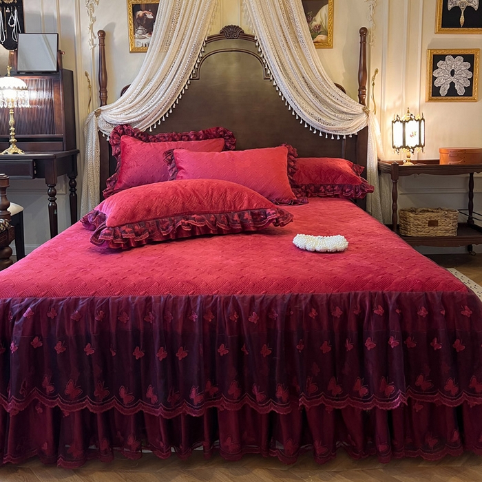 91家纺网 家纺一手货源 找家纺 瑞宝 2025新款宝宝绒夹棉床裙四件套-香奢丽影 香奢丽影-胭脂红