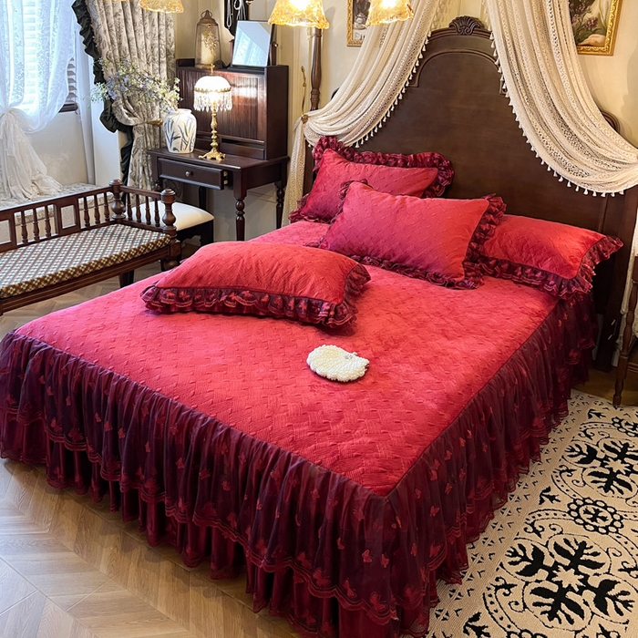 91家纺网 家纺一手货源 找家纺 瑞宝 2025新款宝宝绒夹棉床裙四件套-香奢丽影 香奢丽影-胭脂红