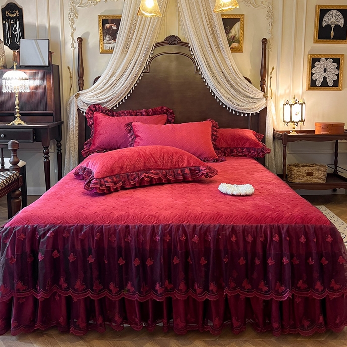 91家纺网 家纺一手货源 找家纺 瑞宝 2025新款宝宝绒夹棉床裙四件套-香奢丽影 香奢丽影-胭脂红