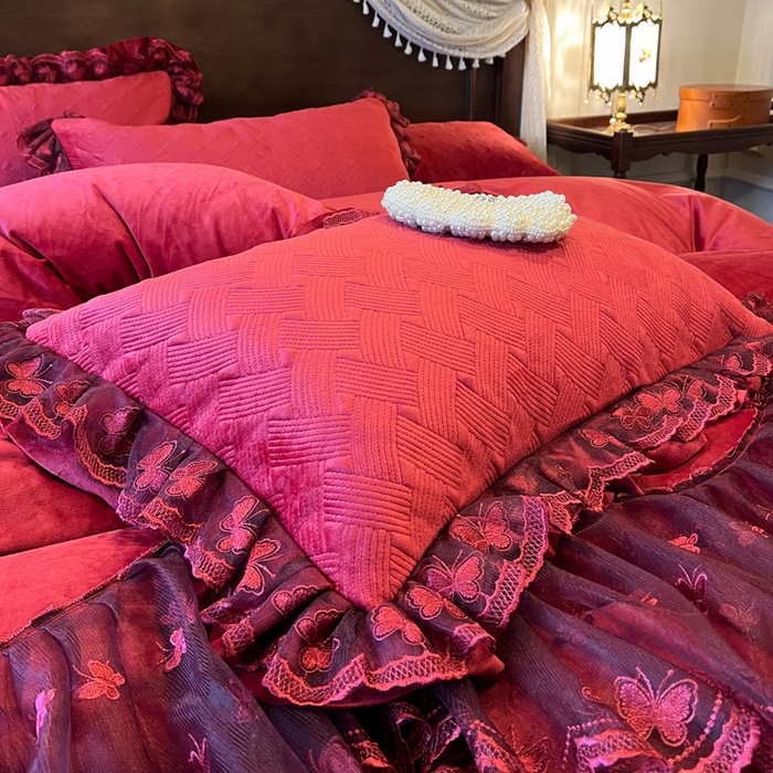 91家纺网 家纺一手货源 找家纺 瑞宝 2025新款宝宝绒夹棉床裙四件套-香奢丽影 香奢丽影-胭脂红