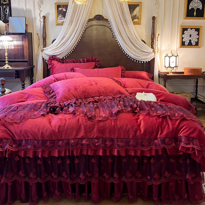 91家纺网 家纺一手货源 找家纺 瑞宝 2025新款宝宝绒夹棉床裙四件套-香奢丽影 香奢丽影-胭脂红