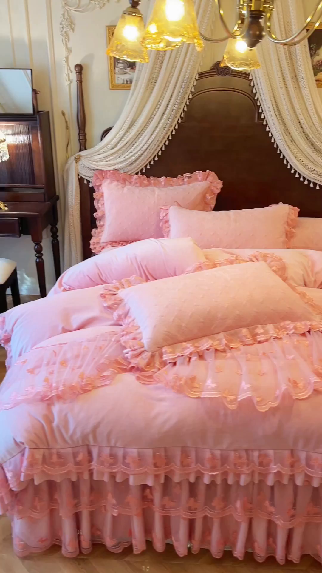 91家纺网 家纺一手货源 找家纺 瑞宝 2025新款宝宝绒夹棉床裙四件套-香奢丽影 香奢丽影-樱花粉