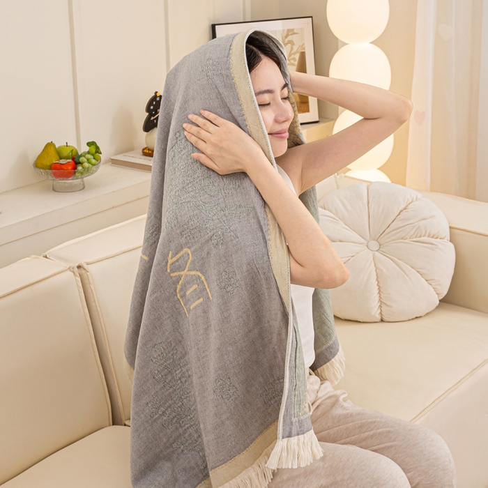 91家纺网 家纺一手货源 找家纺 恋人优选 2025新款A类流苏全棉纯棉提花四层水洗浴巾 春夏秋冬-灰 66x150cm