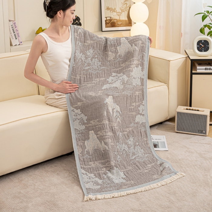 91家纺网 家纺一手货源 找家纺 恋人优选 2025新款A类流苏全棉纯棉提花四层水洗浴巾 锦绣河山-咖蓝 66x150cm