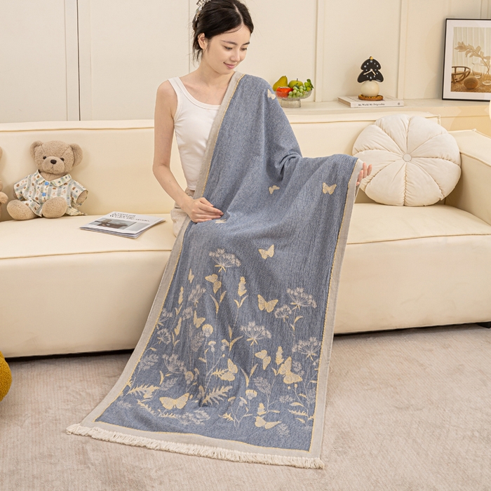 91家纺网 家纺一手货源 找家纺 恋人优选 2025新款A类流苏全棉纯棉提花四层水洗浴巾 花飞蝶舞-蓝 66x150cm