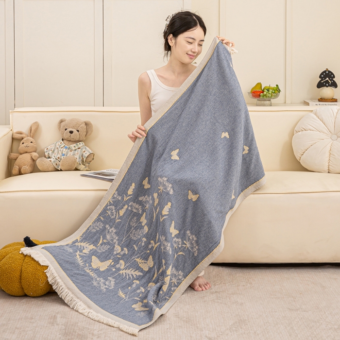 91家纺网 家纺一手货源 找家纺 恋人优选 2025新款A类流苏全棉纯棉提花四层水洗浴巾 花飞蝶舞-蓝 66x150cm