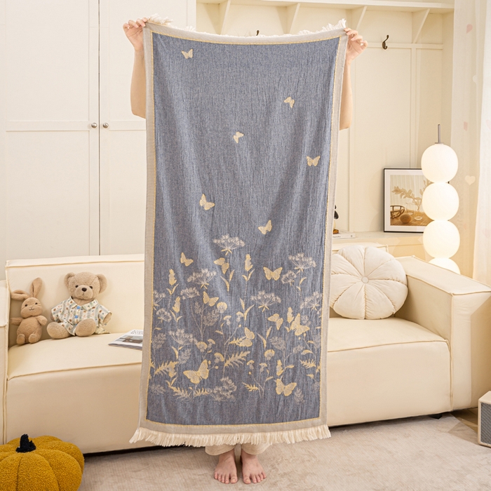 91家纺网 家纺一手货源 找家纺 恋人优选 2025新款A类流苏全棉纯棉提花四层水洗浴巾 花飞蝶舞-蓝 66x150cm