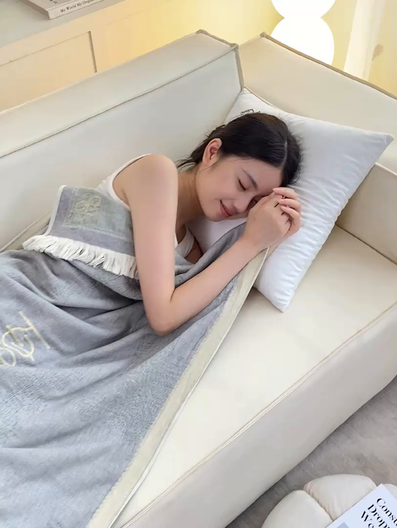 91家纺网 家纺一手货源 找家纺 恋人优选 2025新款A类流苏全棉纯棉提花四层水洗浴巾 春夏秋冬-灰 66x150cm