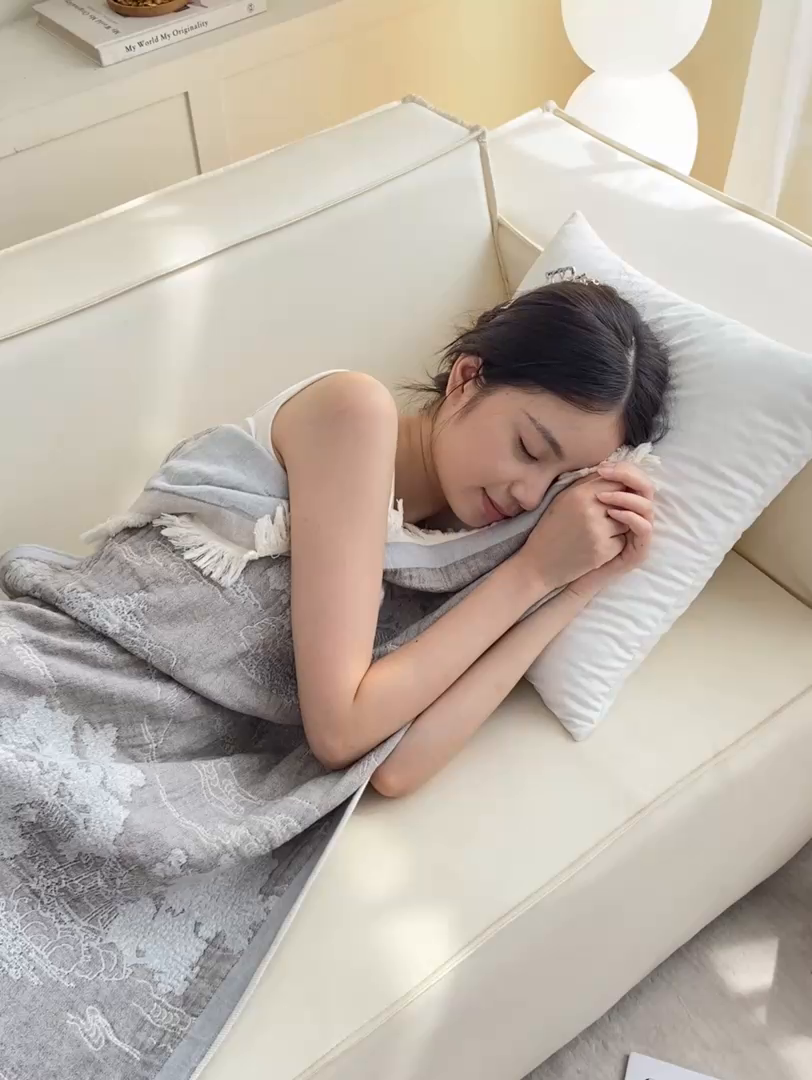 91家纺网 家纺一手货源 找家纺 恋人优选 2025新款A类流苏全棉纯棉提花四层水洗浴巾 锦绣河山-咖蓝 66x150cm