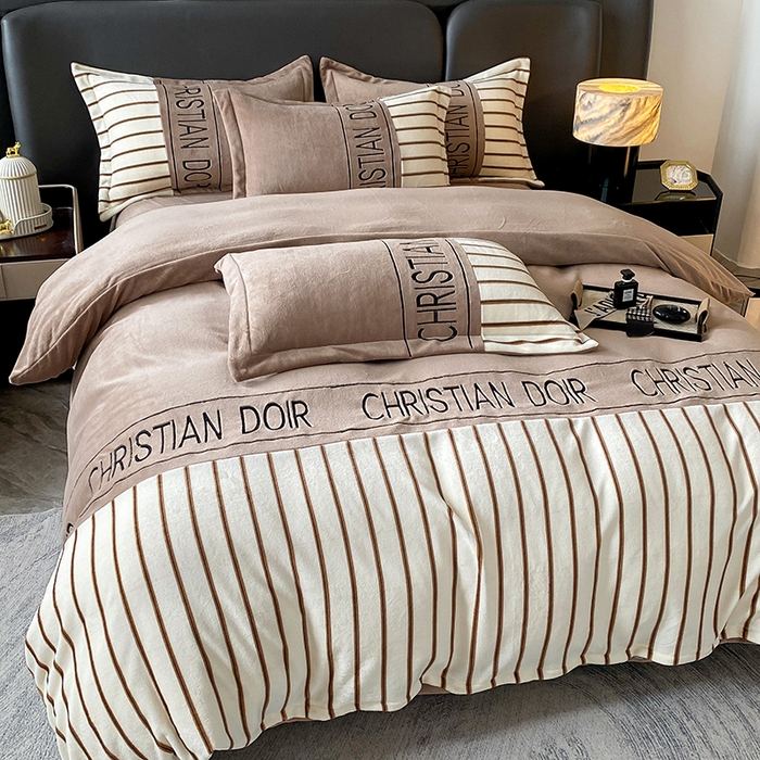 91家纺网 家纺一手货源 找家纺 （总）富宁家纺 2025新款亲肤舒适牛奶绒8斤四件套-夜曲