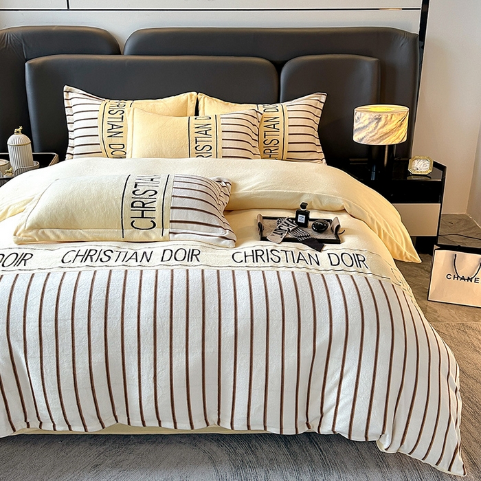 91家纺网 家纺一手货源 找家纺 （总）富宁家纺 2025新款亲肤舒适牛奶绒8斤四件套-夜曲