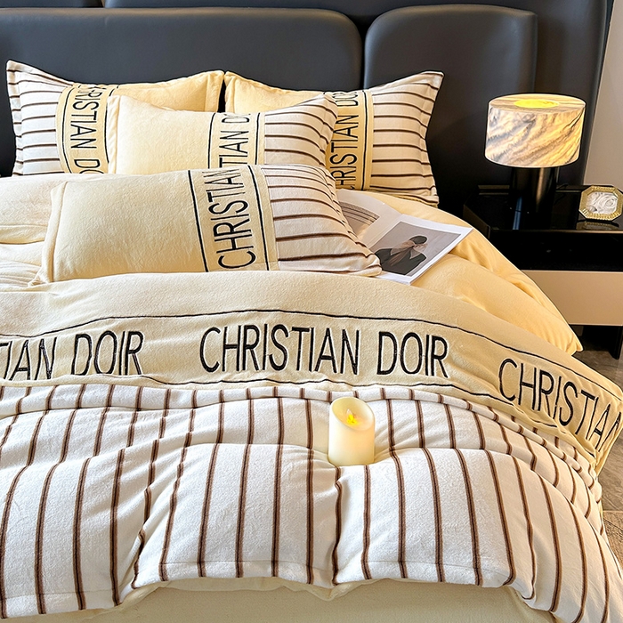 91家纺网 家纺一手货源 找家纺 （总）富宁家纺 2025新款亲肤舒适牛奶绒8斤四件套-夜曲