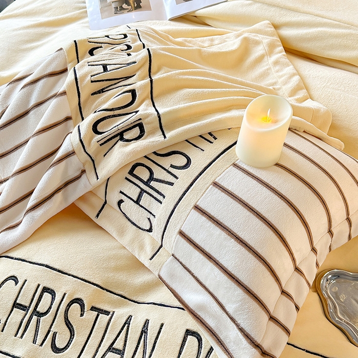 91家纺网 家纺一手货源 找家纺 （总）富宁家纺 2025新款亲肤舒适牛奶绒8斤四件套-夜曲