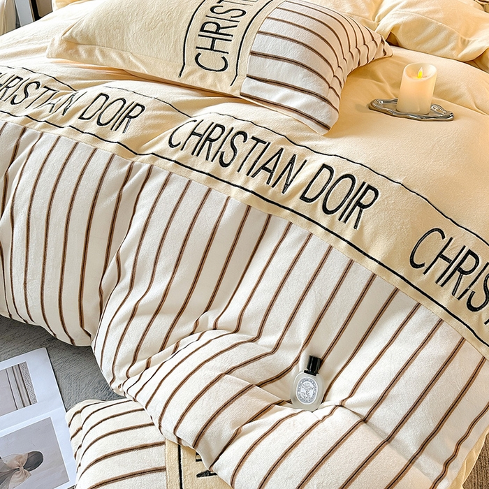 91家纺网 家纺一手货源 找家纺 富宁家纺 2025新款亲肤舒适牛奶绒8斤四件套-夜曲 夜曲-靓丽黄