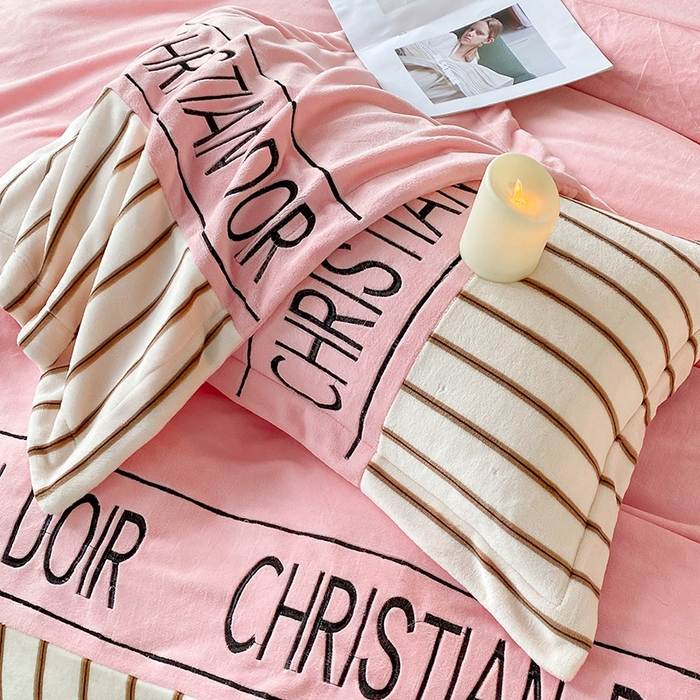 91家纺网 家纺一手货源 找家纺 富宁家纺 2025新款亲肤舒适牛奶绒8斤四件套-夜曲 夜曲-樱花粉