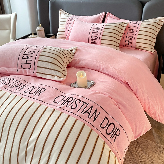 91家纺网 家纺一手货源 找家纺 富宁家纺 2025新款亲肤舒适牛奶绒8斤四件套-夜曲 夜曲-樱花粉