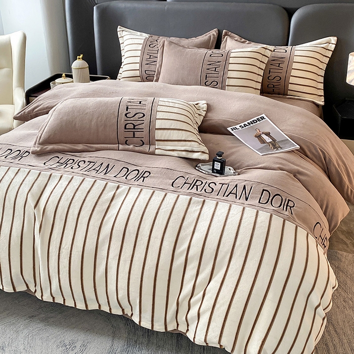 91家纺网 家纺一手货源 找家纺 富宁家纺 2025新款亲肤舒适牛奶绒8斤四件套-夜曲 夜曲-深奶咖