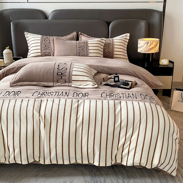 91家纺网 家纺一手货源 找家纺 富宁家纺 2025新款亲肤舒适牛奶绒8斤四件套-夜曲 夜曲-深奶咖