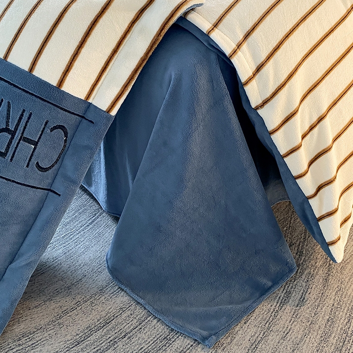 91家纺网 家纺一手货源 找家纺 富宁家纺 2025新款亲肤舒适牛奶绒8斤四件套-夜曲 夜曲-莱茵蓝