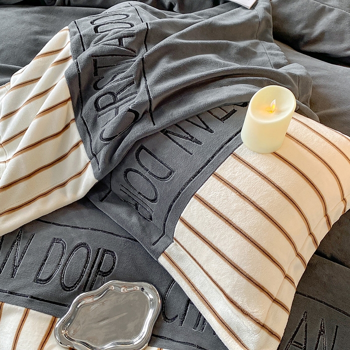 91家纺网 家纺一手货源 找家纺 富宁家纺 2025新款亲肤舒适牛奶绒8斤四件套-夜曲 夜曲-石英灰