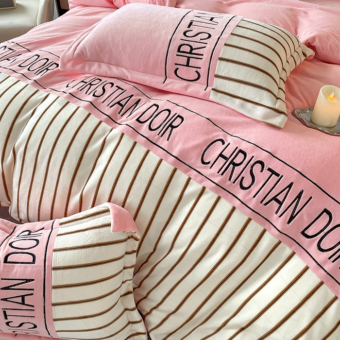 91家纺网 家纺一手货源 找家纺 富宁家纺 2025新款亲肤舒适牛奶绒8斤四件套-夜曲 夜曲-樱花粉