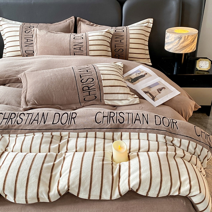 91家纺网 家纺一手货源 找家纺 富宁家纺 2025新款亲肤舒适牛奶绒8斤四件套-夜曲 夜曲-深奶咖