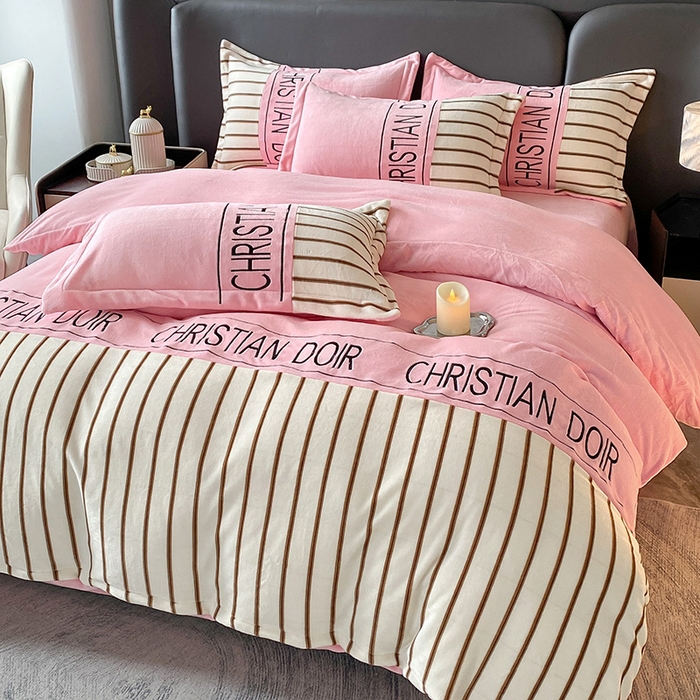 91家纺网 家纺一手货源 找家纺 富宁家纺 2025新款亲肤舒适牛奶绒8斤四件套-夜曲 夜曲-樱花粉