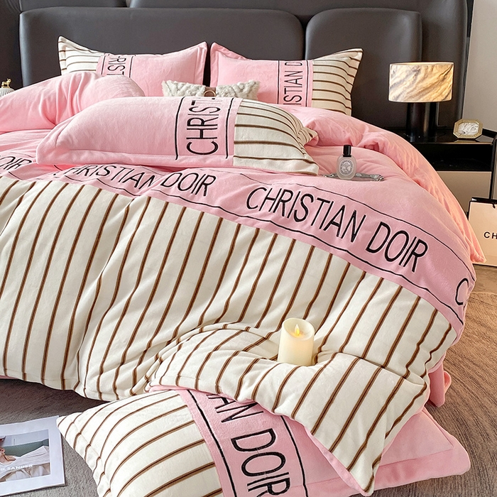 91家纺网 家纺一手货源 找家纺 富宁家纺 2025新款亲肤舒适牛奶绒8斤四件套-夜曲 夜曲-樱花粉