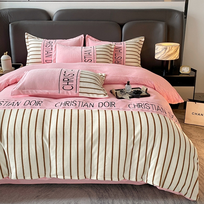 91家纺网 家纺一手货源 找家纺 富宁家纺 2025新款亲肤舒适牛奶绒8斤四件套-夜曲 夜曲-樱花粉