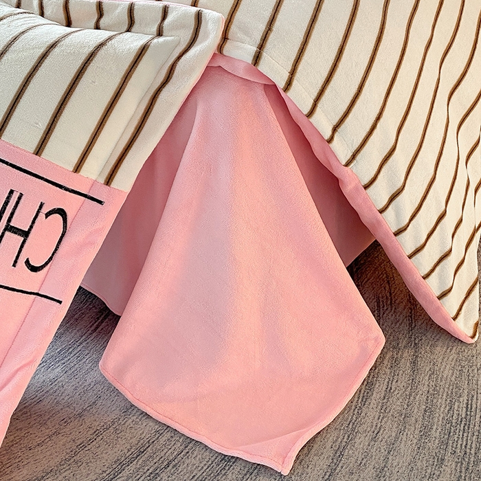 91家纺网 家纺一手货源 找家纺 富宁家纺 2025新款亲肤舒适牛奶绒8斤四件套-夜曲 夜曲-樱花粉