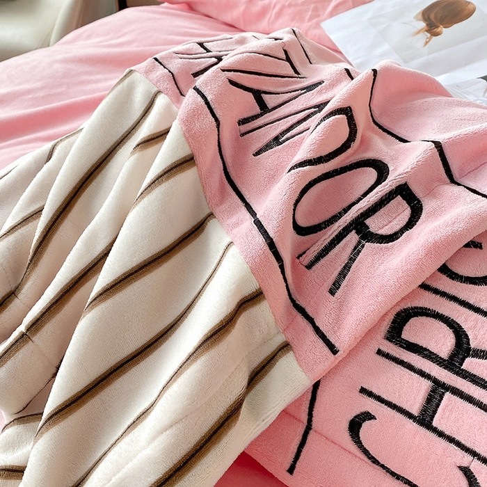 91家纺网 家纺一手货源 找家纺 富宁家纺 2025新款亲肤舒适牛奶绒8斤四件套-夜曲 夜曲-樱花粉