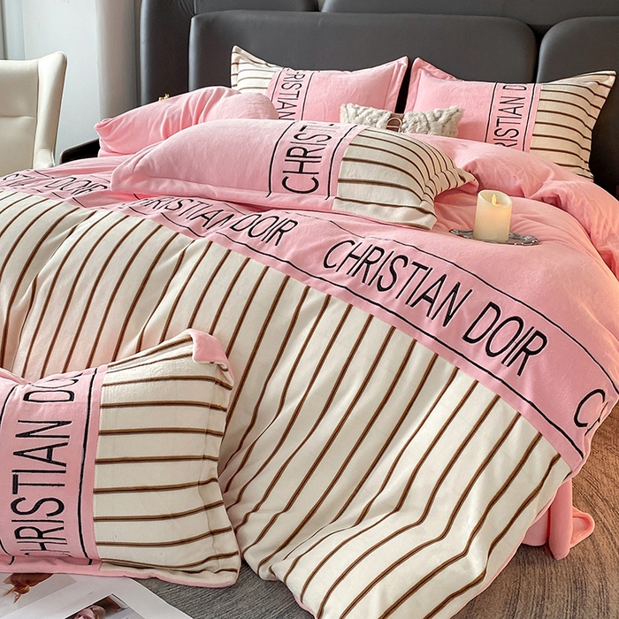 91家纺网 家纺一手货源 找家纺 富宁家纺 2025新款亲肤舒适牛奶绒8斤四件套-夜曲 夜曲-樱花粉