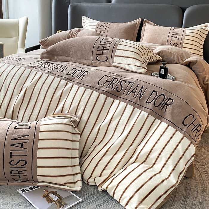 91家纺网 家纺一手货源 找家纺 富宁家纺 2025新款亲肤舒适牛奶绒8斤四件套-夜曲 夜曲-深奶咖