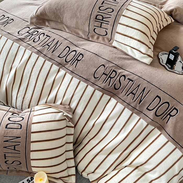 91家纺网 家纺一手货源 找家纺 富宁家纺 2025新款亲肤舒适牛奶绒8斤四件套-夜曲 夜曲-深奶咖