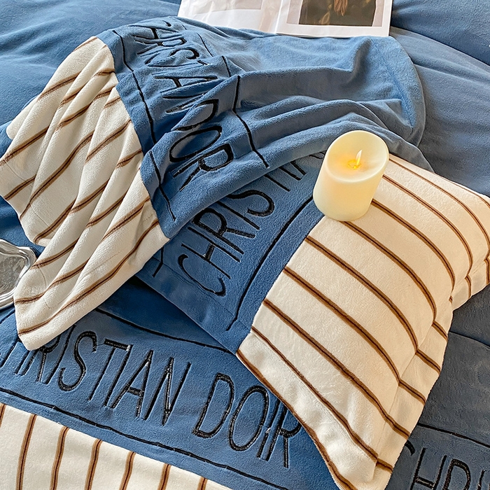 91家纺网 家纺一手货源 找家纺 富宁家纺 2025新款亲肤舒适牛奶绒8斤四件套-夜曲 夜曲-莱茵蓝