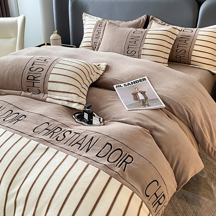 91家纺网 家纺一手货源 找家纺 富宁家纺 2025新款亲肤舒适牛奶绒8斤四件套-夜曲 夜曲-深奶咖