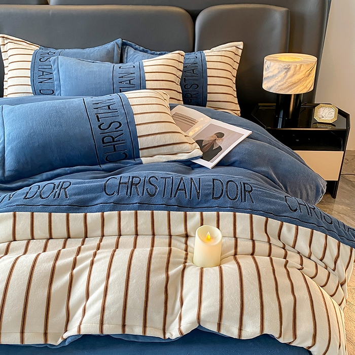 91家纺网 家纺一手货源 找家纺 富宁家纺 2025新款亲肤舒适牛奶绒8斤四件套-夜曲 夜曲-莱茵蓝