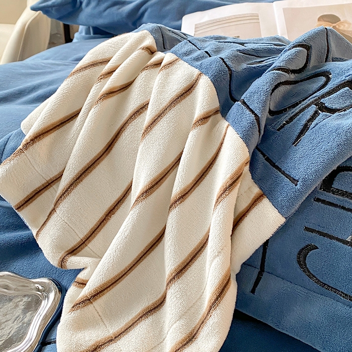 91家纺网 家纺一手货源 找家纺 富宁家纺 2025新款亲肤舒适牛奶绒8斤四件套-夜曲 夜曲-莱茵蓝